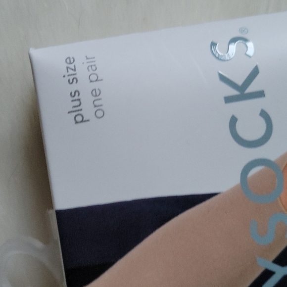 Keyhole Socks - Picture 10 of 10